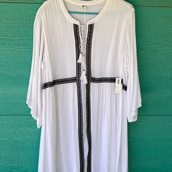 Old Navy Dresses & Skirts - BOHO FLOWY TUNIC EMBROIDERED WHITE DRESS NWT